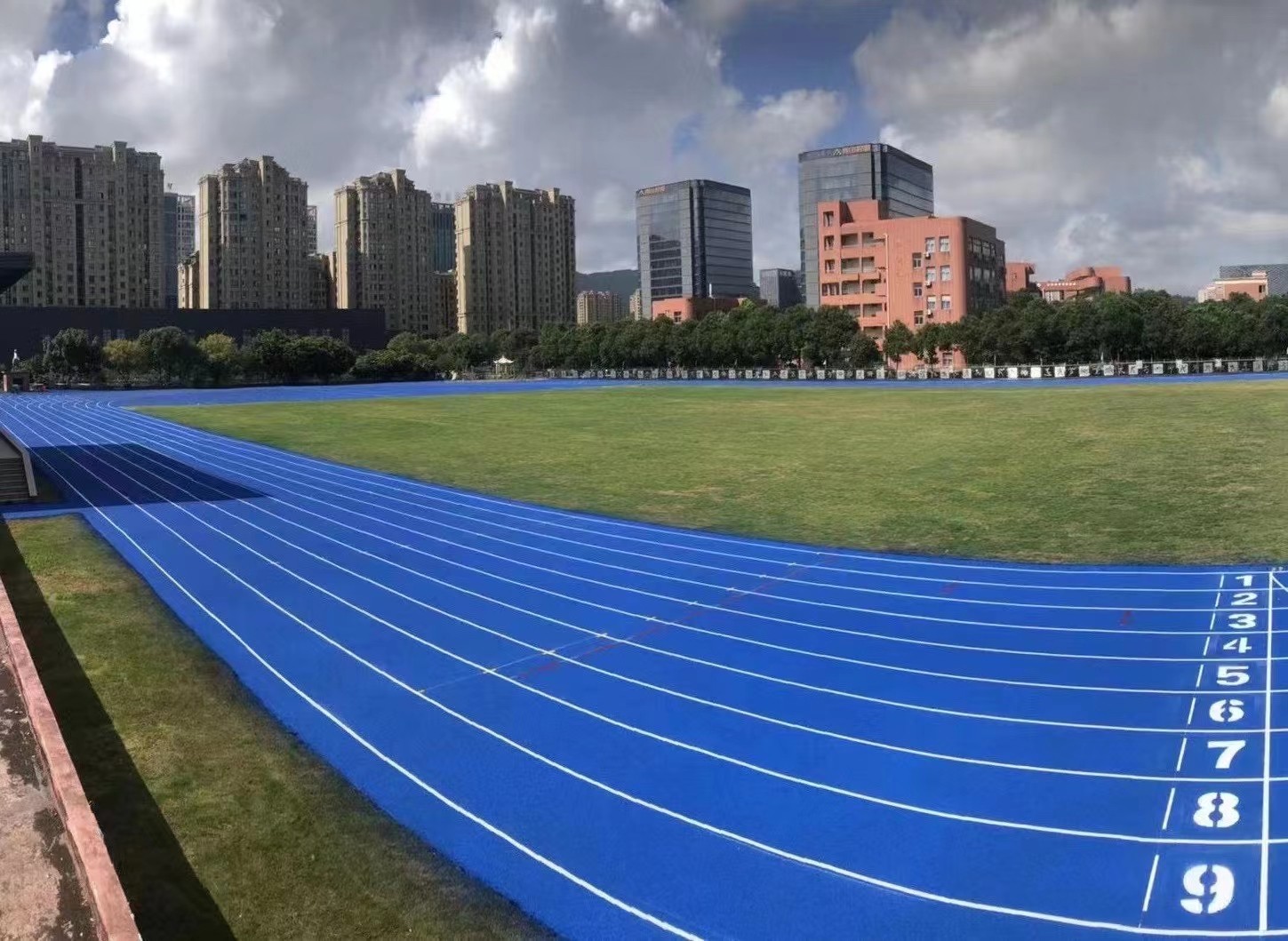 復(fù)合型塑膠跑道的施工工藝說明